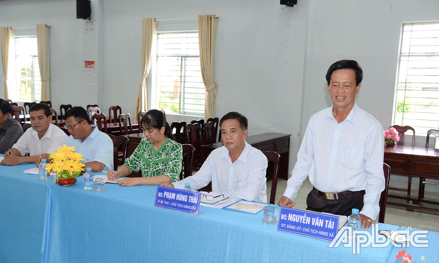 Lãnh đạo xã Hậu Mỹ báo cáo tình hình vận hành của xã Mỹ Lợi.