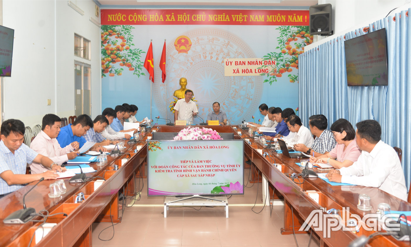 Quang cảnh buổi làm việc.