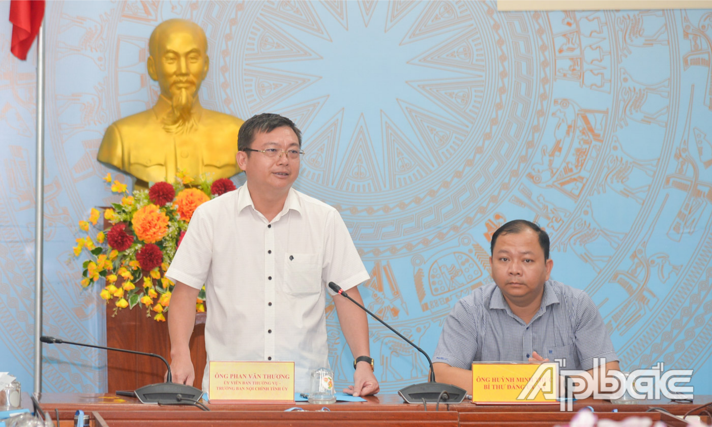 Đồng chí Phan Văn Thương phát biểu tại buổi làm việc.