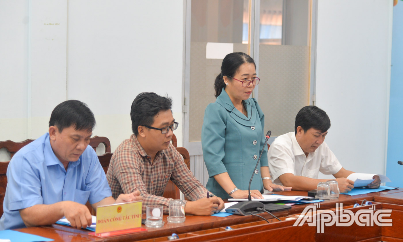 Đồng chí Nguyễn Thị Kiều Loan, Phó Giám đốc Sở Nội vụ phát biểu tại buổi làm việc.