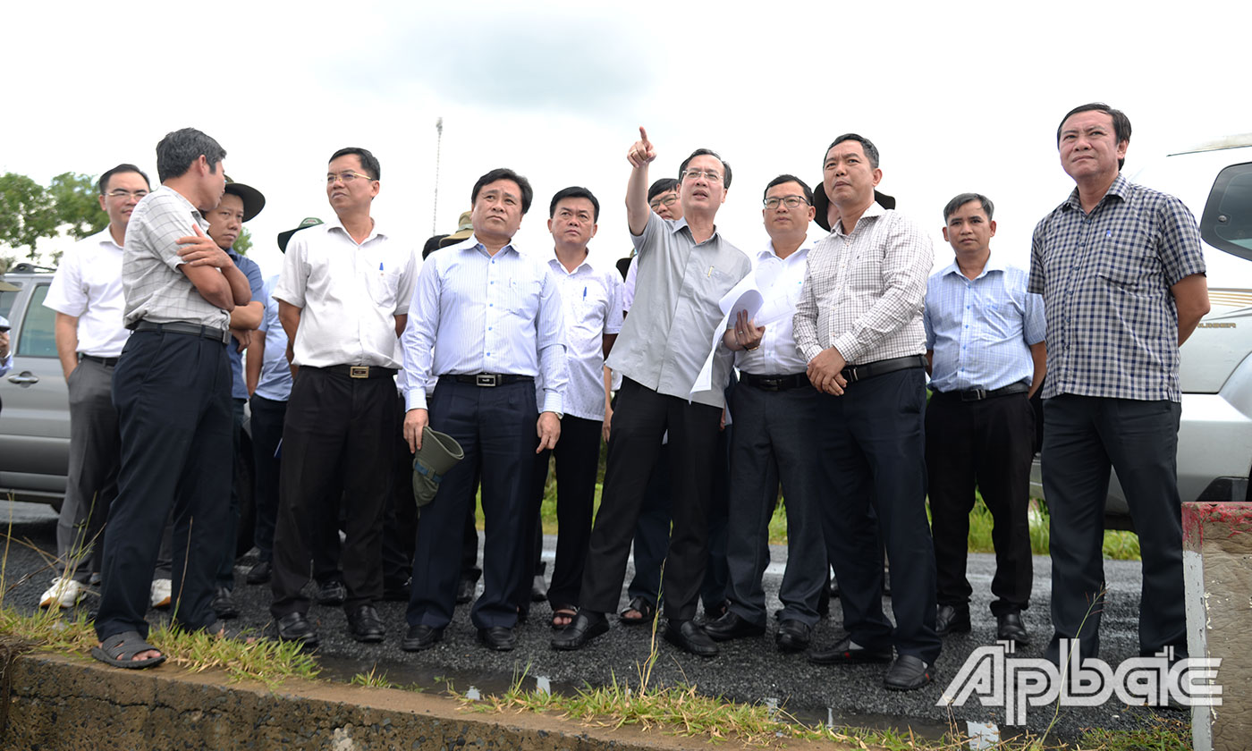 Đồng chí Trần Trí Quang khảo sát Dự án Nâng cấp đê biển Gò Công giai đoạn 2 hiện đã hoàn thành và đưa vào sử dụng.