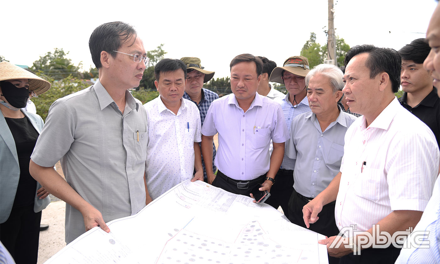 Đồng chí Trần Trí Quang khảo sát tại Dự án Khu công nghiệp Bình Đông.