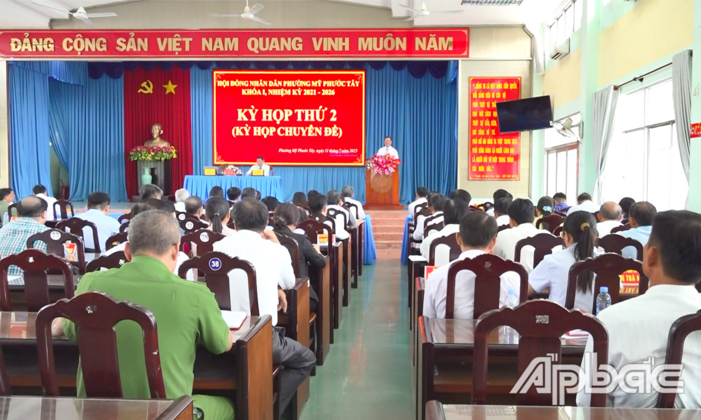 Quang cảnh kỳ họp.