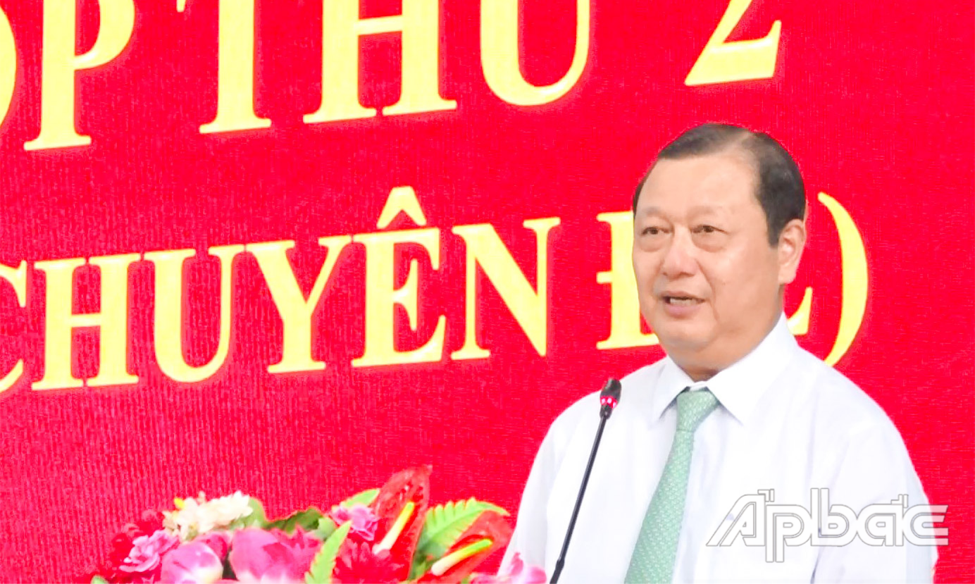 Đồng chí Phan Phùng Phú phát biểu tại kỳ họp.