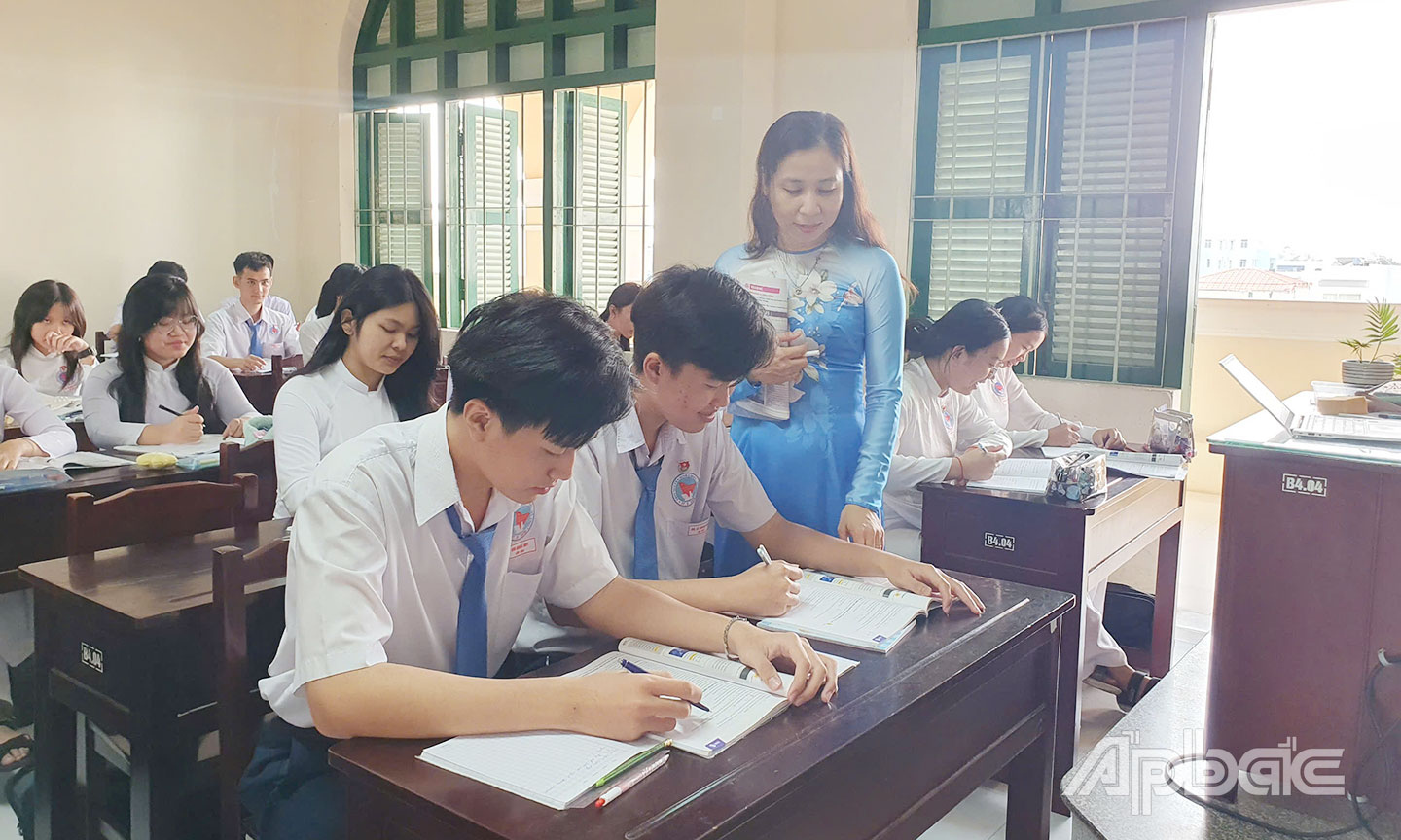 Học sinh trong giờ học tại Trường THPT Nguyễn Đình Chiểu. 