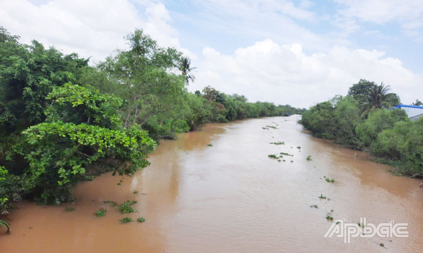 Làng Trà Tân (thuộc xã Long Trung, huyện Cai Lậy, tỉnh Tiền Giang nay thuộc xã Long Tiên, tỉnh Đồng Tháp) quê hương của Anh hùng Hà Tôn Hiến, nơi cuộc Khởi nghĩa Nam kỳ năm 1940 diễn ra mạnh mẽ.