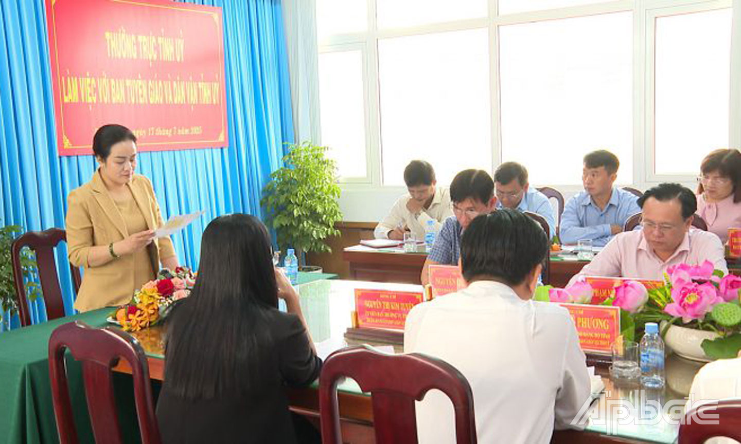 Quang cảnh buổi làm việc.