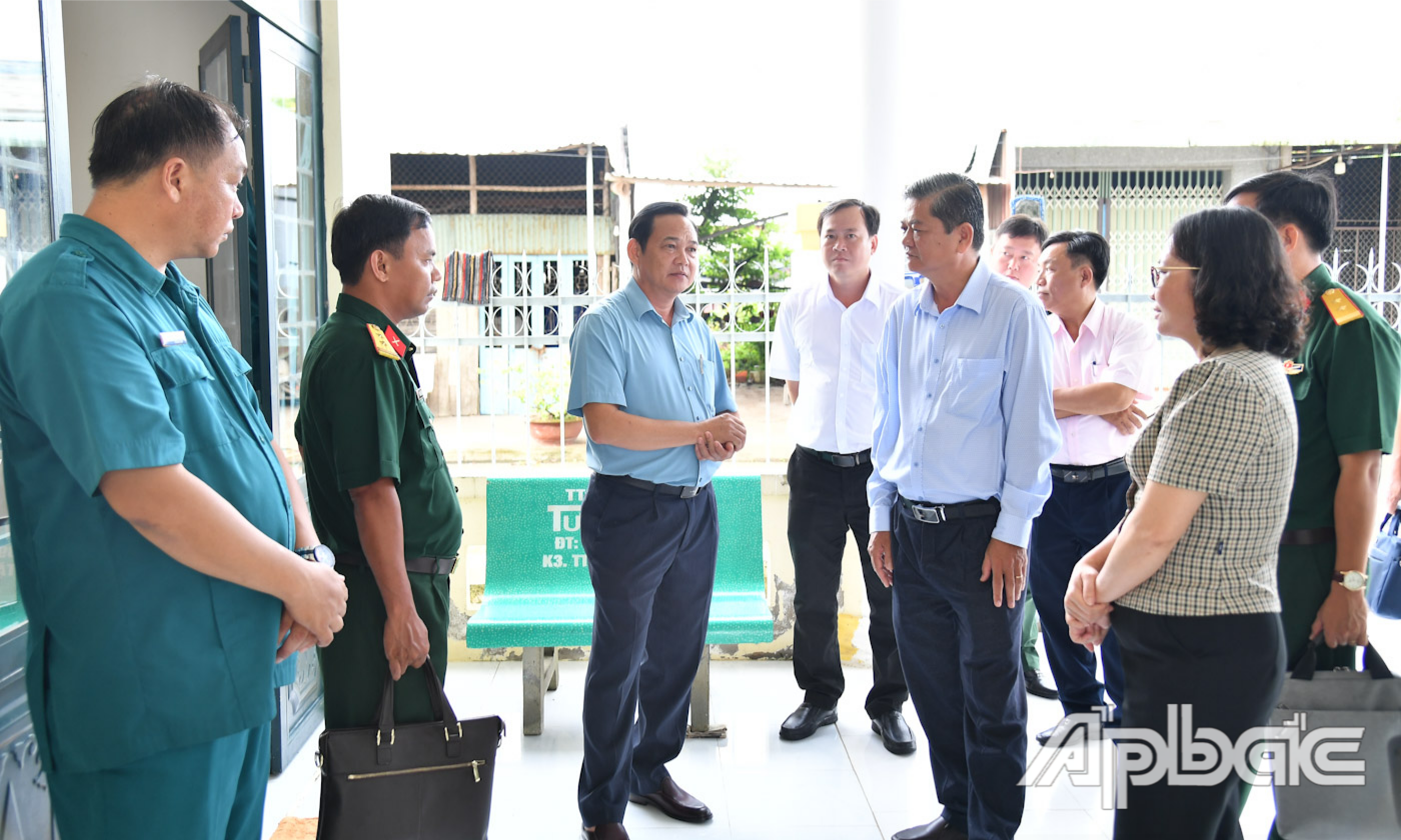 Đoàn công tác kiểm tra nắm tình hình cơ sở vật chất tại trụ sở làm việc xã Đốc Binh Kiều.