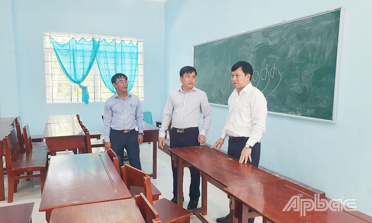 Tiến sĩ Lê Quang Trí thăm, làm việc Trường THPT Hồng Ngự 3