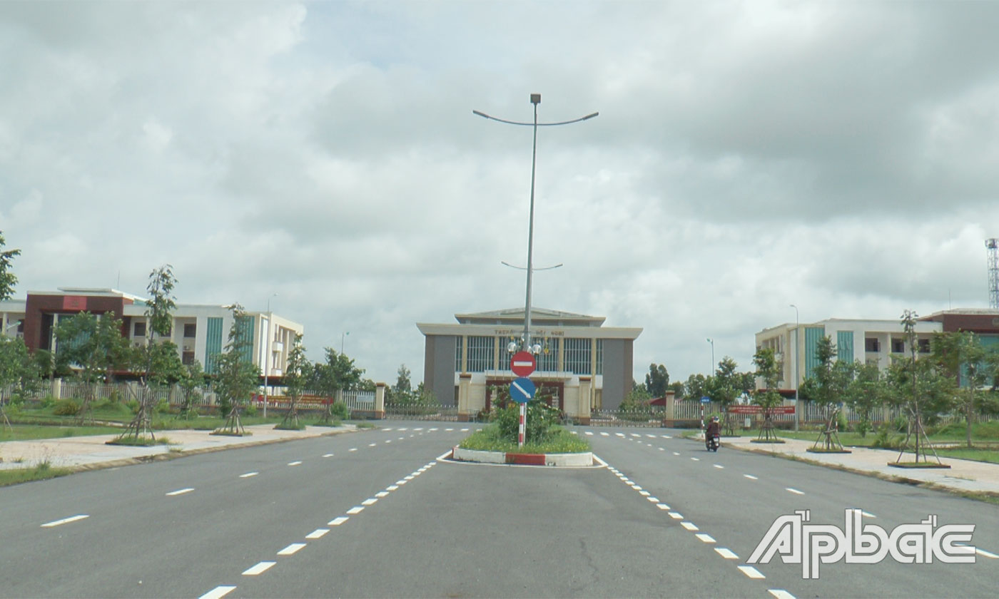 Khu Trung tâm hành chính xã Tân Phú Đông.