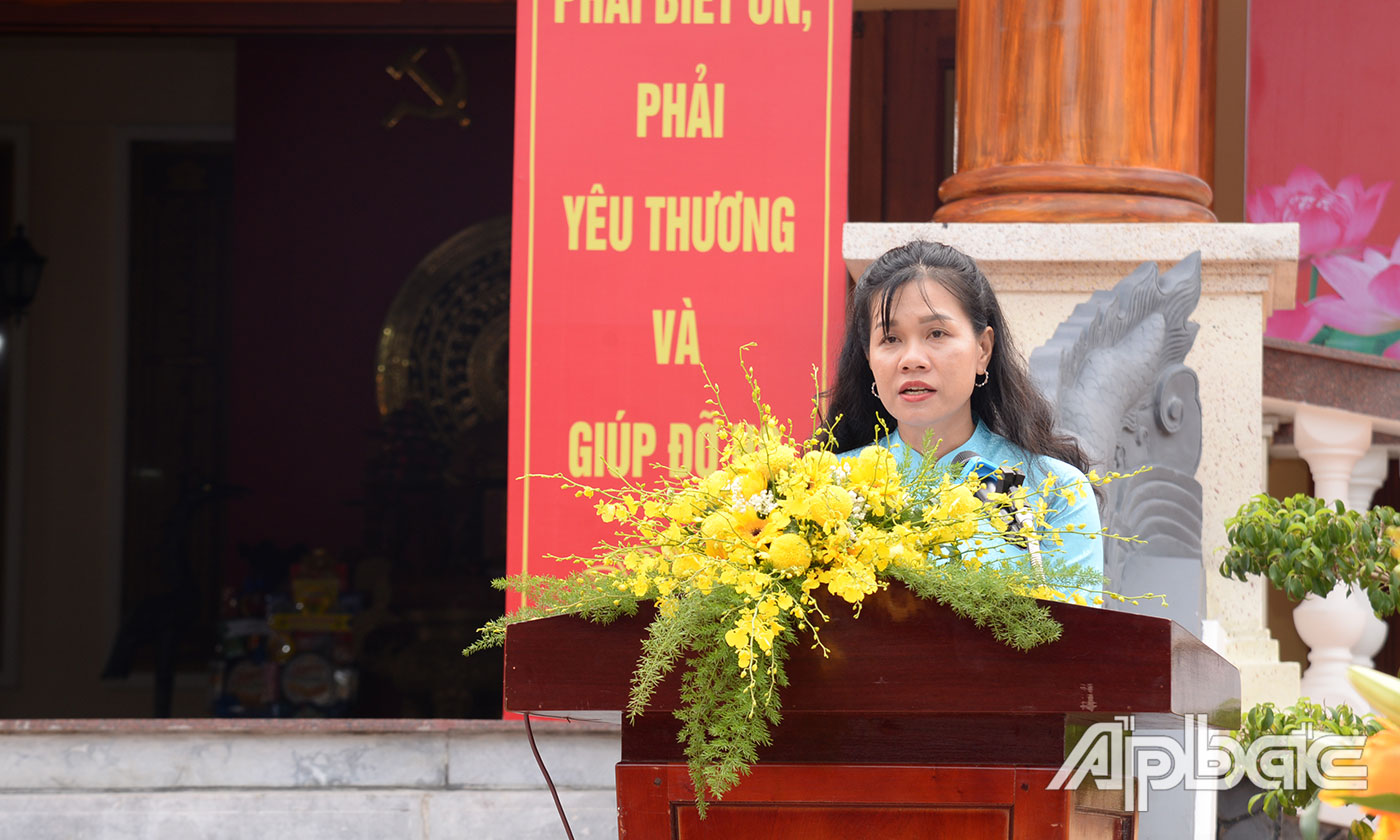 Đồng chí Nguyễn Thị Mỹ Xuân đọc diễn văn ôn lại truyền thống 78 năm Ngày Thương binh - Liệt sĩ.