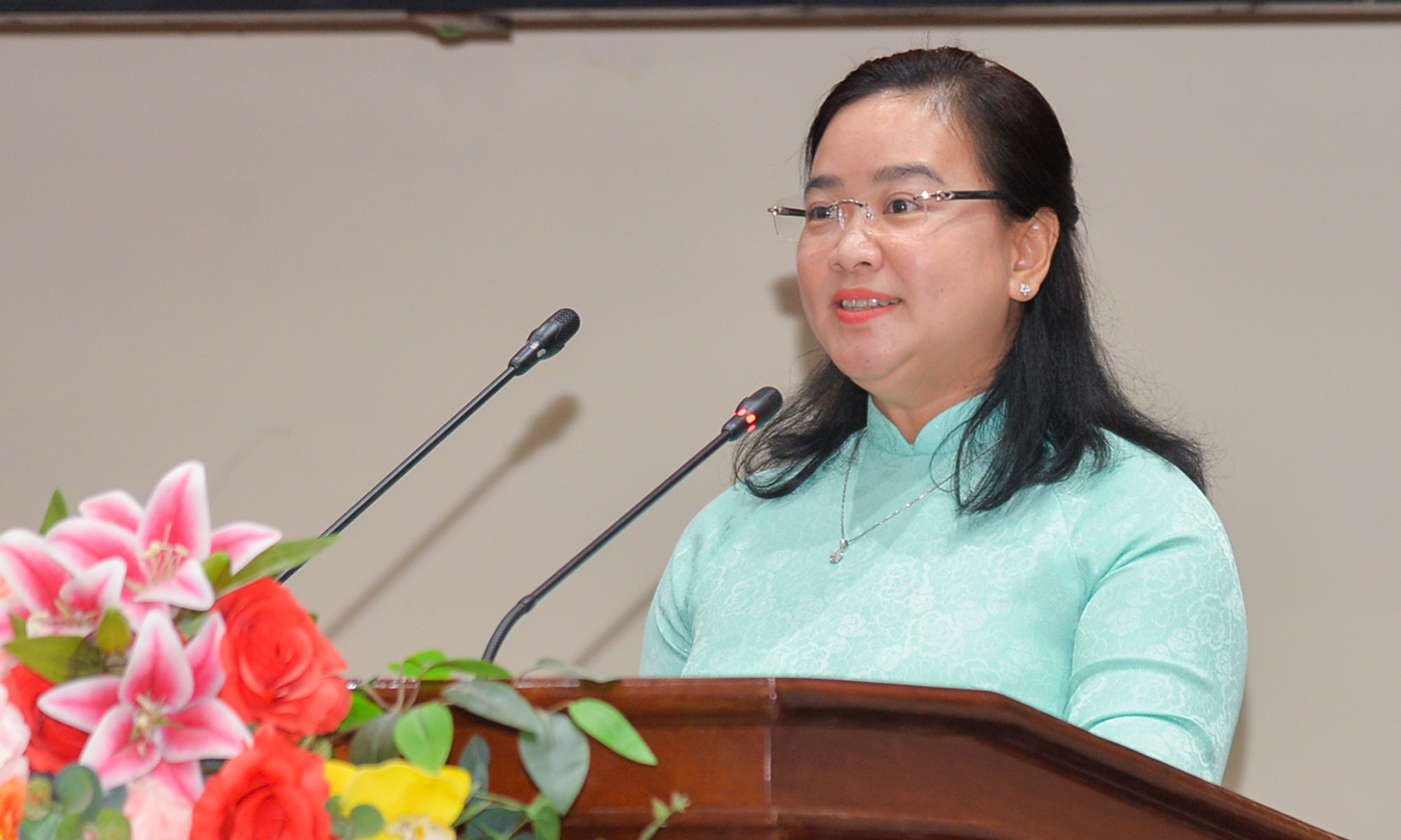 Đồng chí Huỳnh Thị Hoài Thu phát biểu tại hội nghị.
