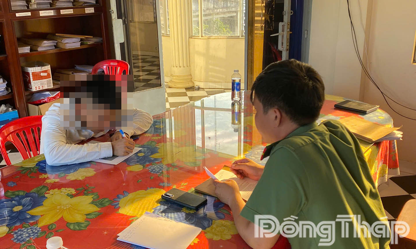 Thanh niên vi phạm tại buổi làm việc với cơ quan Công an.