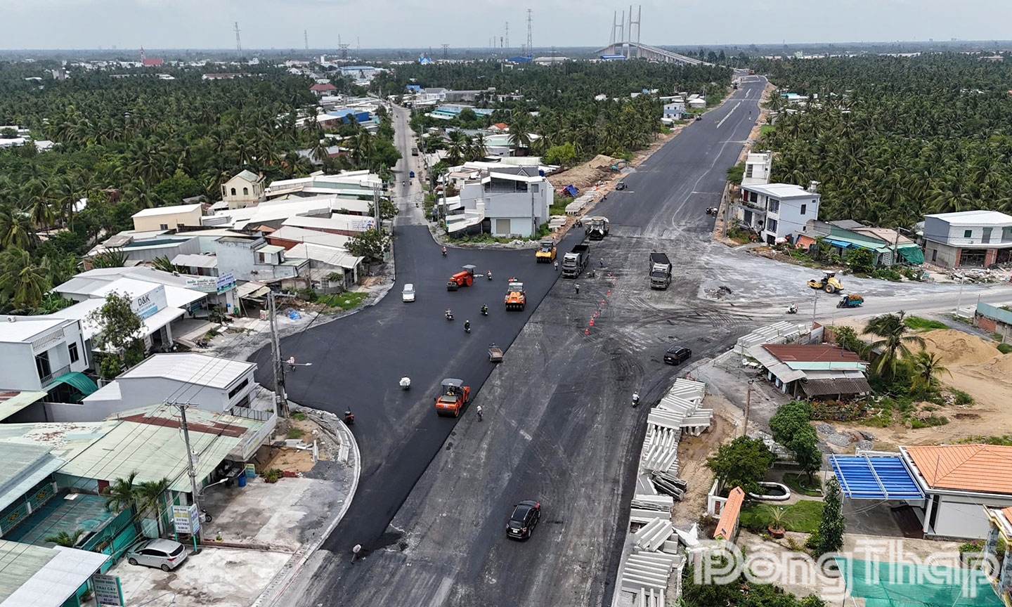  Công tác giải phóng mặt bằng đã hoàn thành 100% toàn tuyến với 17,6km, tạo điều kiện thuận lợi cho thi công.