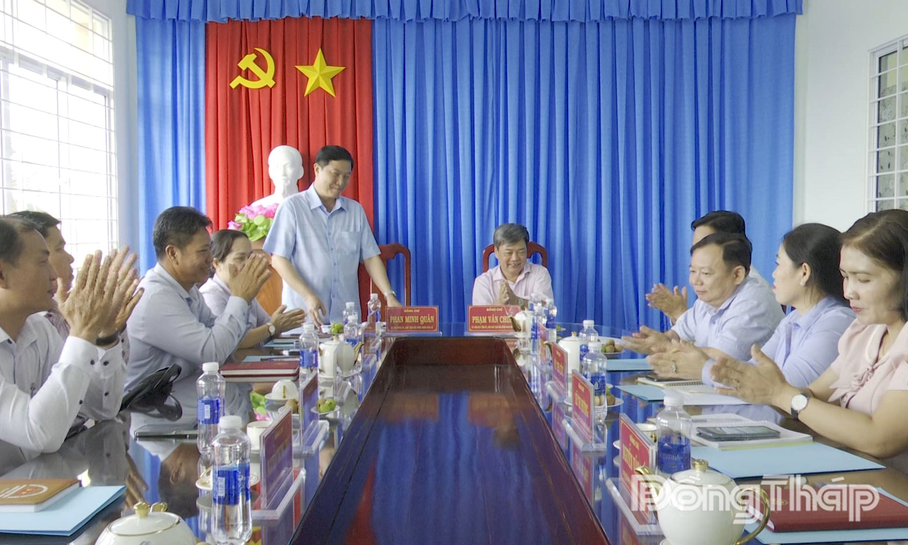 Quang cảnh buổi làm việc.