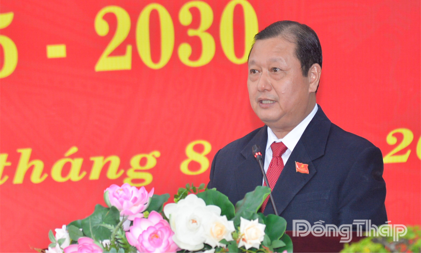 Đồng chí Phan Phùng Phú, Ủy viên Ban Thường vụ Tỉnh ủy, Bí thư Đảng ủy, Chủ tịch HĐND phường Mỹ Phước Tây phát biểu tại Đại hội.