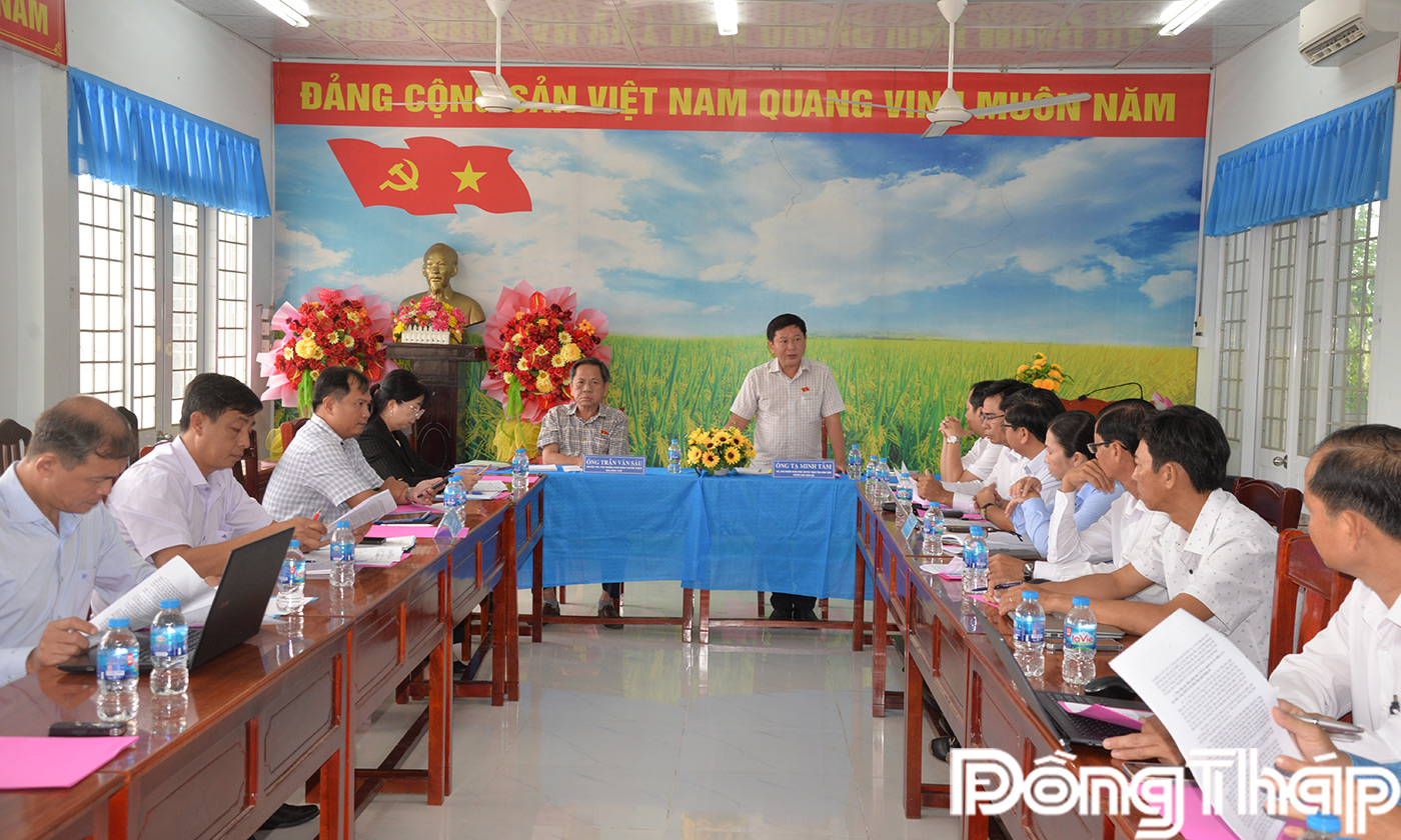 Đồng chí Tạ Minh Tâm phát biểu tại buổi khảo sát tại xã Tam Nông