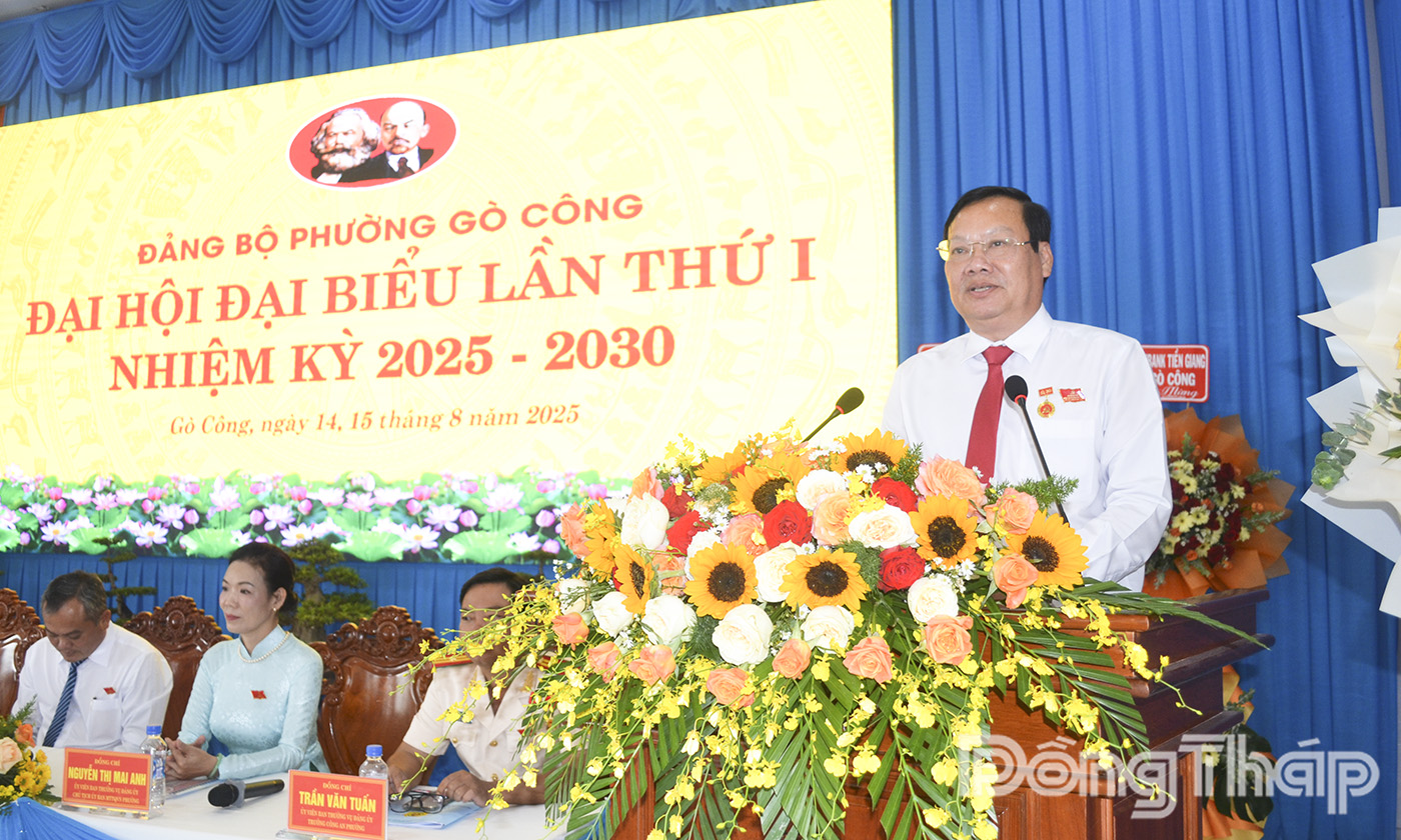 Đồng chí Nguyễn Hữu Lợi, Tỉnh ủy viên, Bí thư Đảng ủy, Chủ tịch HĐND phường Gò Công phát biểu tại Đại hội.