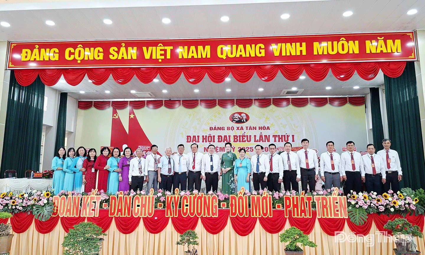 Đại biểu chụp ảnh lưu niệm tại Đại hội
