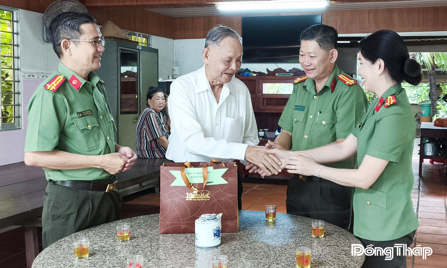 Trung tướng Nguyễn Việt Thành - Gắn bó với Công an tỉnh Tiền Giang.