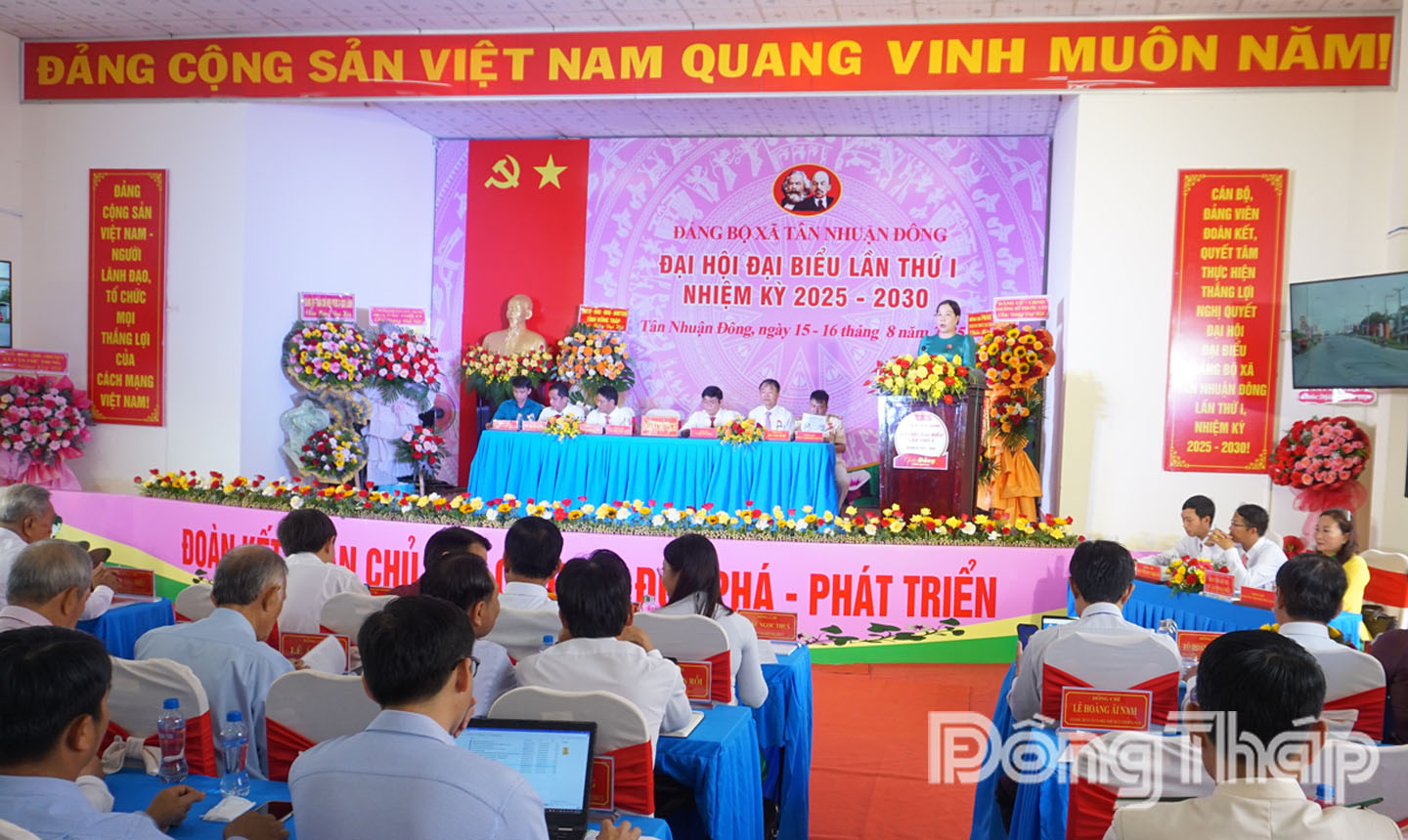 Đồng chí Lê Thị Phi Yến – Bí thư Đảng ủy, Chủ tịch HĐND xã Tân Nhuận Đông phát biểu bế mạc Đại hội