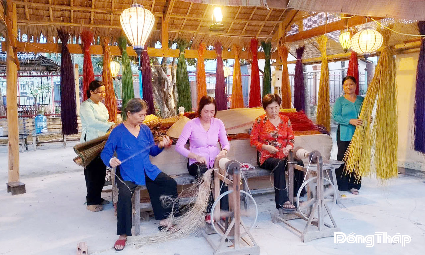 Dệt chiếu Định Yên - Di sản văn hóa phi vật thể quốc gia, được gìn giữ qua bàn tay phụ nữ Đồng Tháp.