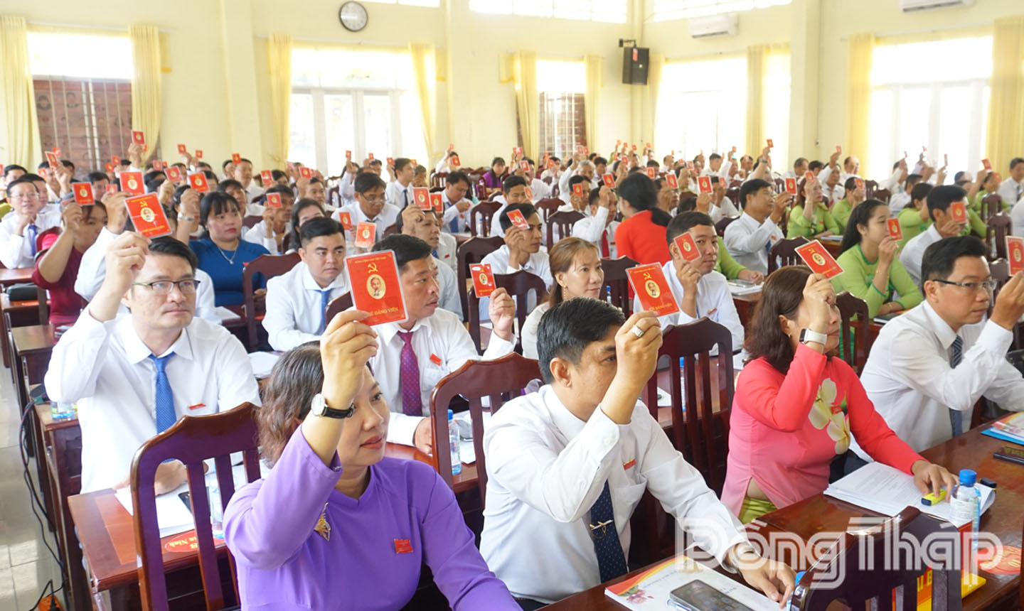 Đại biểu biểu quyết thống nhất các chỉ tiêu nhiệm kỳ 2025 - 2030.