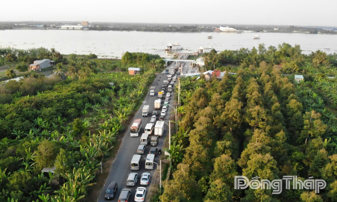 Bến phà tạm Rạch Miễu.