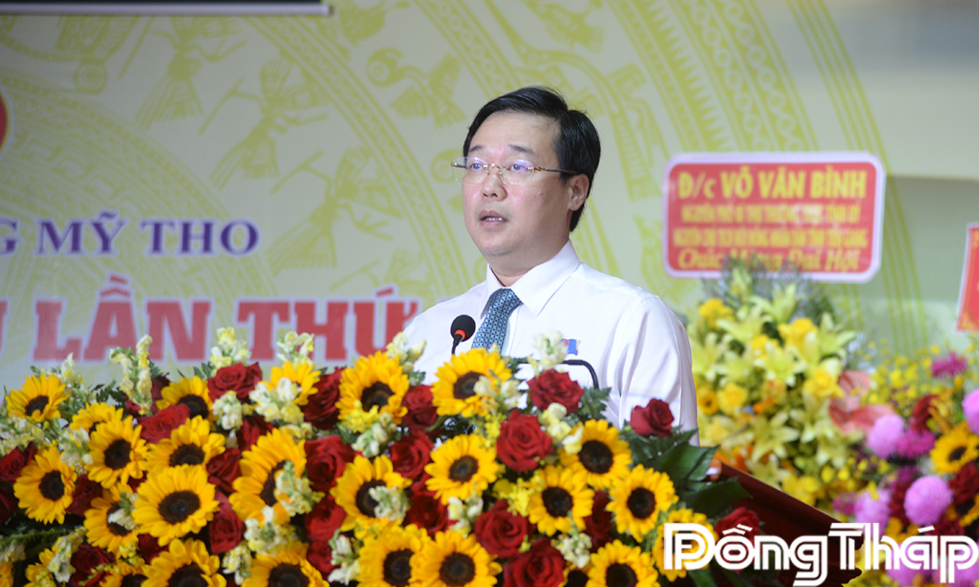 Bí thư Tỉnh ủy Lê Quốc Phong ghi nhận, biểu dương và chúc mừng những thành tích đã đạt được của Đảng bộ phường Mỹ Tho trong thời gian qua