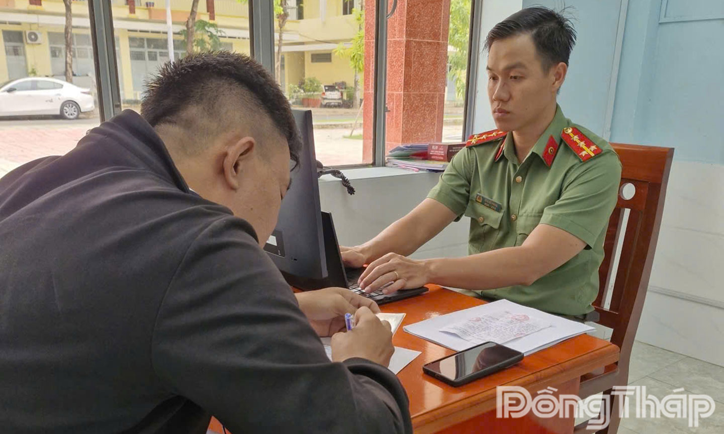 Cơ quan công an làm việc với L. Ảnh Phòng An ninh mạng- Công an Đồng Tháp