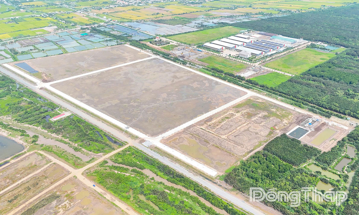 CCN Gia Thuận 1 v&agrave; 2 nh&igrave;n từ tr&ecirc;n cao.