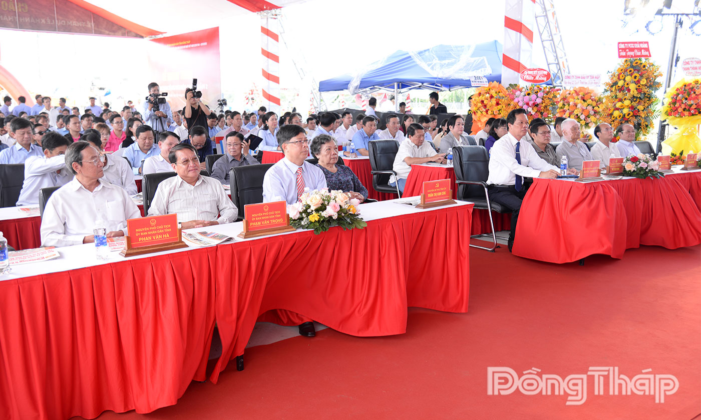 C&aacute;c đại biểu tham dự Lễ kh&aacute;nh th&agrave;nh.