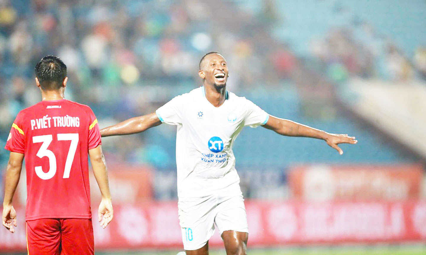  Nội binh ở V-League cần phải tận dụng sự cạnh tranh của các ngoại binh để nâng cao chất lượng và trau dồi kinh nghiệm.                         Ảnh: Vietnamnet.vn