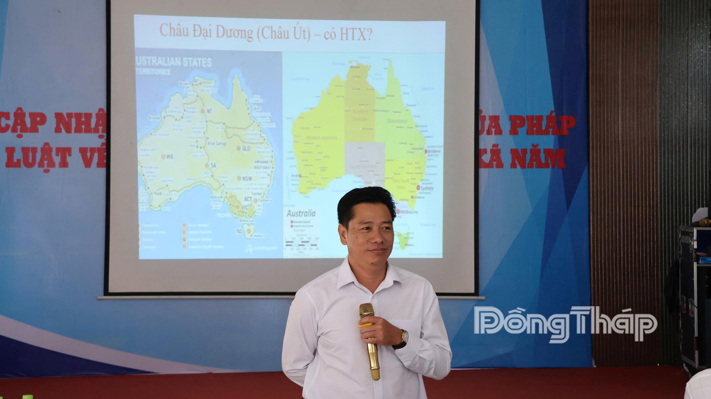 Ông Lê Quang Cường, Chủ tịch Liên minh Hợp tác xã tỉnh Đồng Tháp phổ biến về Luật Hợp tác xã năm 2023 và các văn bản hướng dẫn thi hành; chính sách hỗ trợ, ưu đãi đối với kinh tế tập thể, HTX cho các học viên.