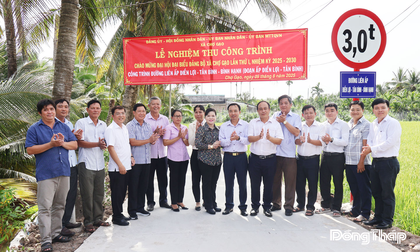 Xã Chợ Gạo thi đua thực hiện các công trình chào mừng Đại hội Đảng các cấp.