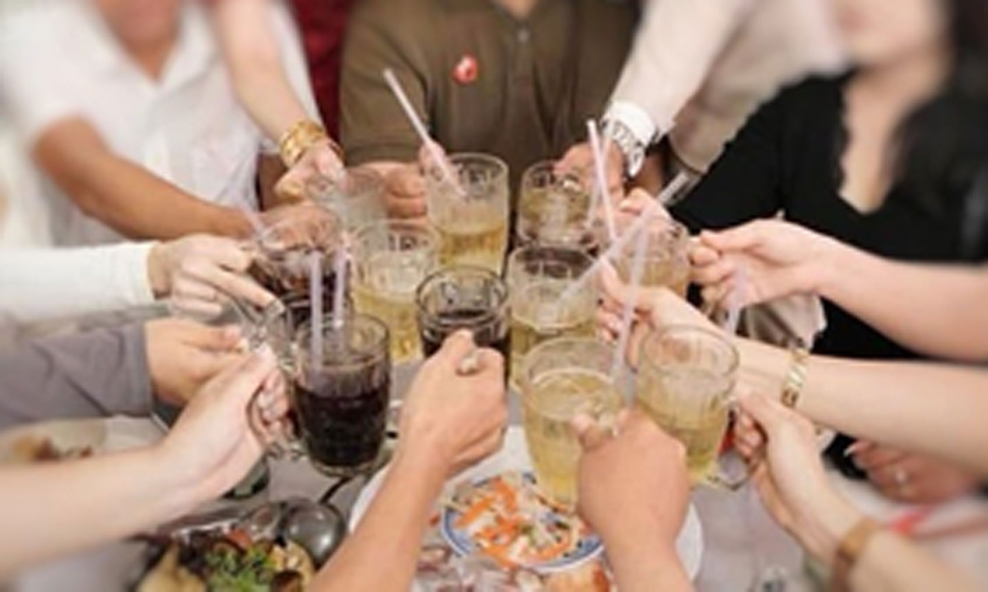 Hình minh họa trong việc đãi khách tại đám cưới miền Tây.