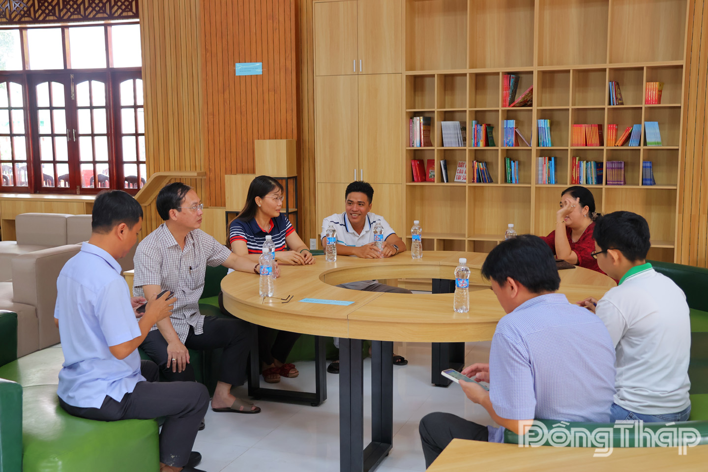 Một góc tại Trung tâm phục vụ hành chính công xã Mỹ Thọ được thiết kế hiện đại góp phần giúp nâng cao chất lượng phục vụ, đáp ứng nhu cầu giải quyết hồ sơ cho người dân.