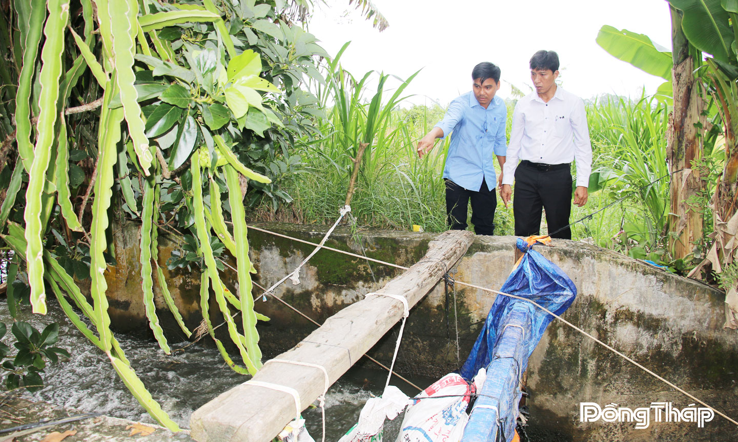  Trước tình hình thời tiết diễn biến bất thường, lãnh đạo UBND xã Hòa Long chủ động các phương án phòng, chống triều cường để bảo vệ an toàn sản xuất và đời sống của người dân.