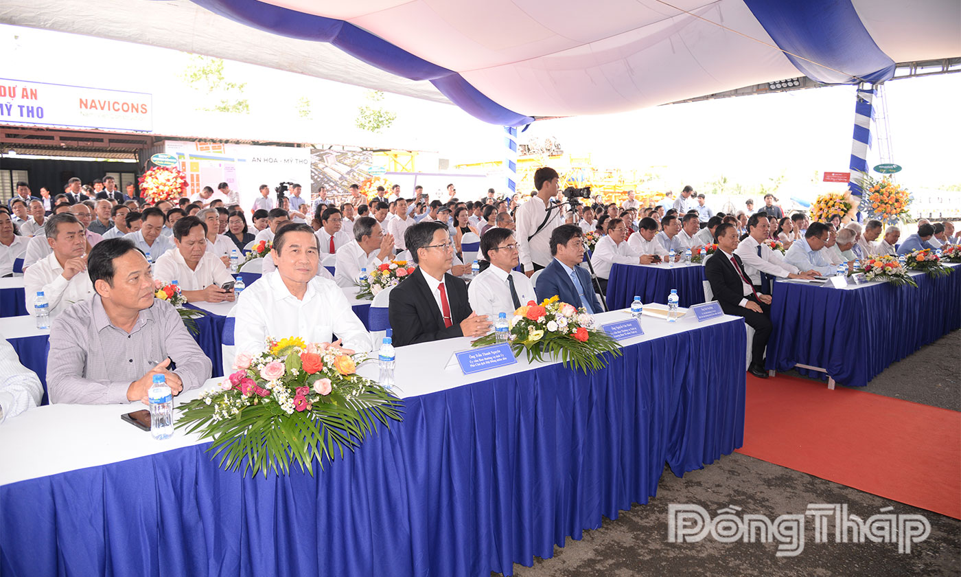 Các đại biểu tham dự Lễ khởi công.