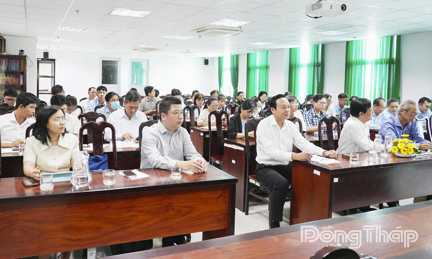 Quang cảnh đại biểu dự tại điểm cầu chính tại Sở Y tế.