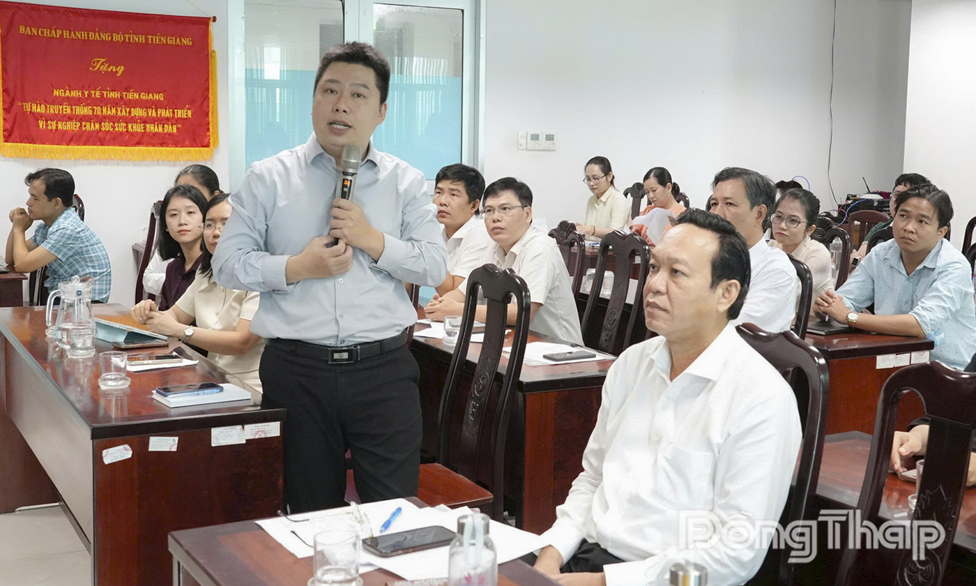 Ông Nguyễn Minh Hoàng, Giám đốc Dự án từ Viện Khoa học Sức khỏe VinUni phát biểu tại hội thảo.