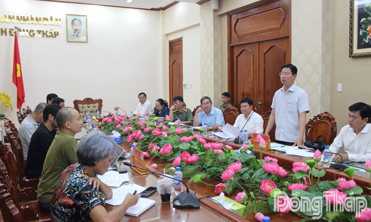 Quang cảnh cuộc họp. 