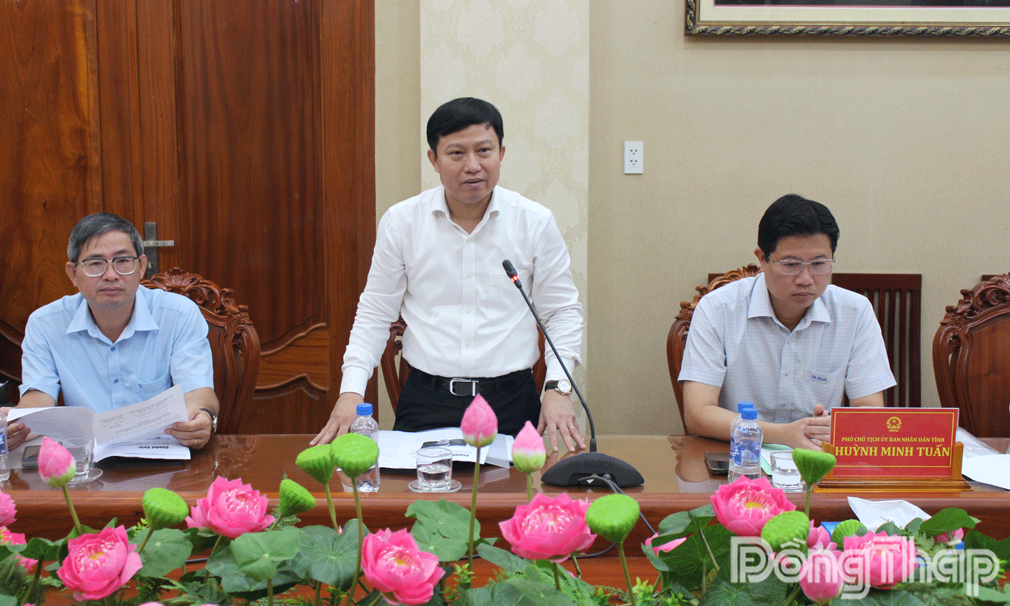 Gi ám đốc Sở Giáo dục và Đào tạo Lê Quang Trí phát biểu tại cuộc họp. 