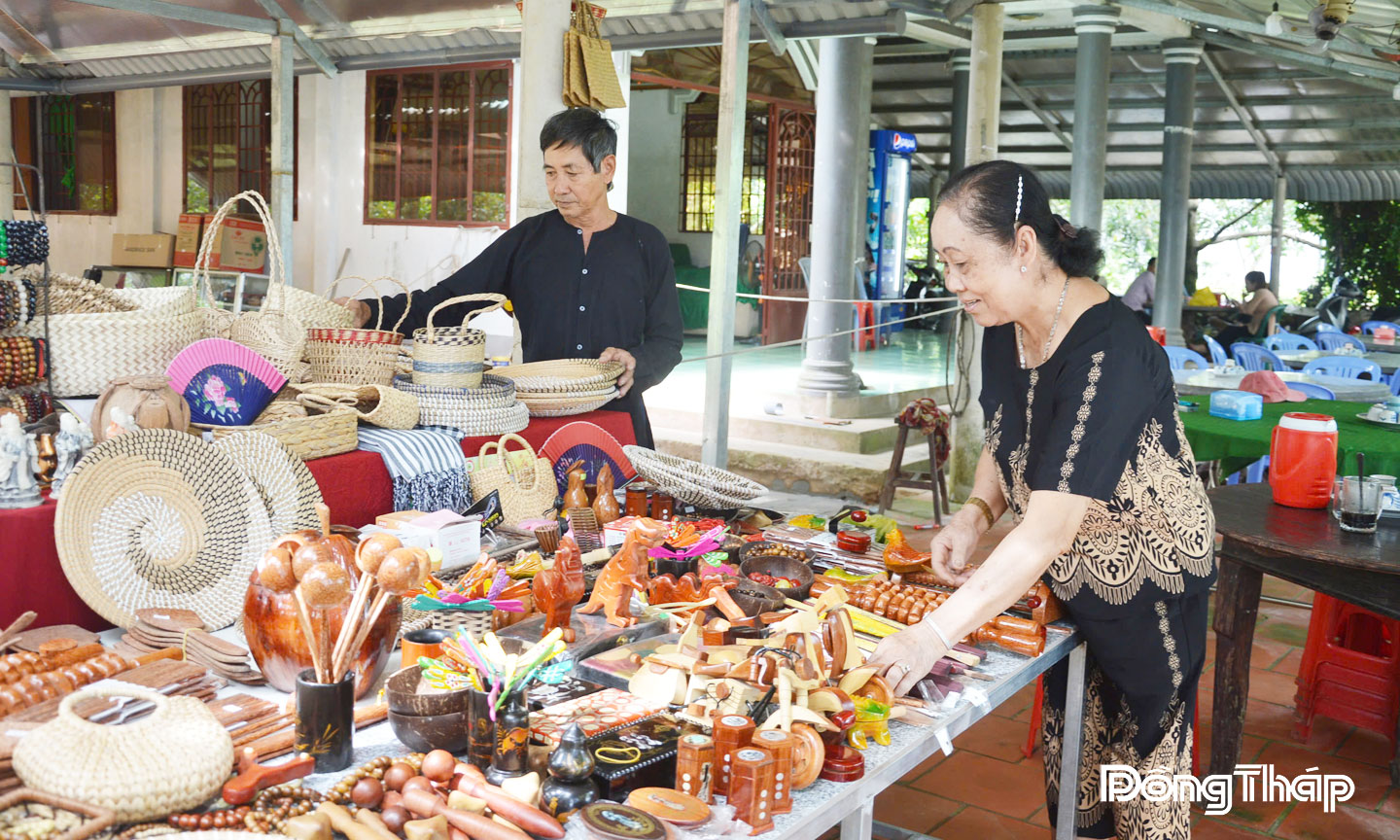 Du lịch cộng đồng ở cù lao Tân Phong thuộc xã Hiệp Đức.