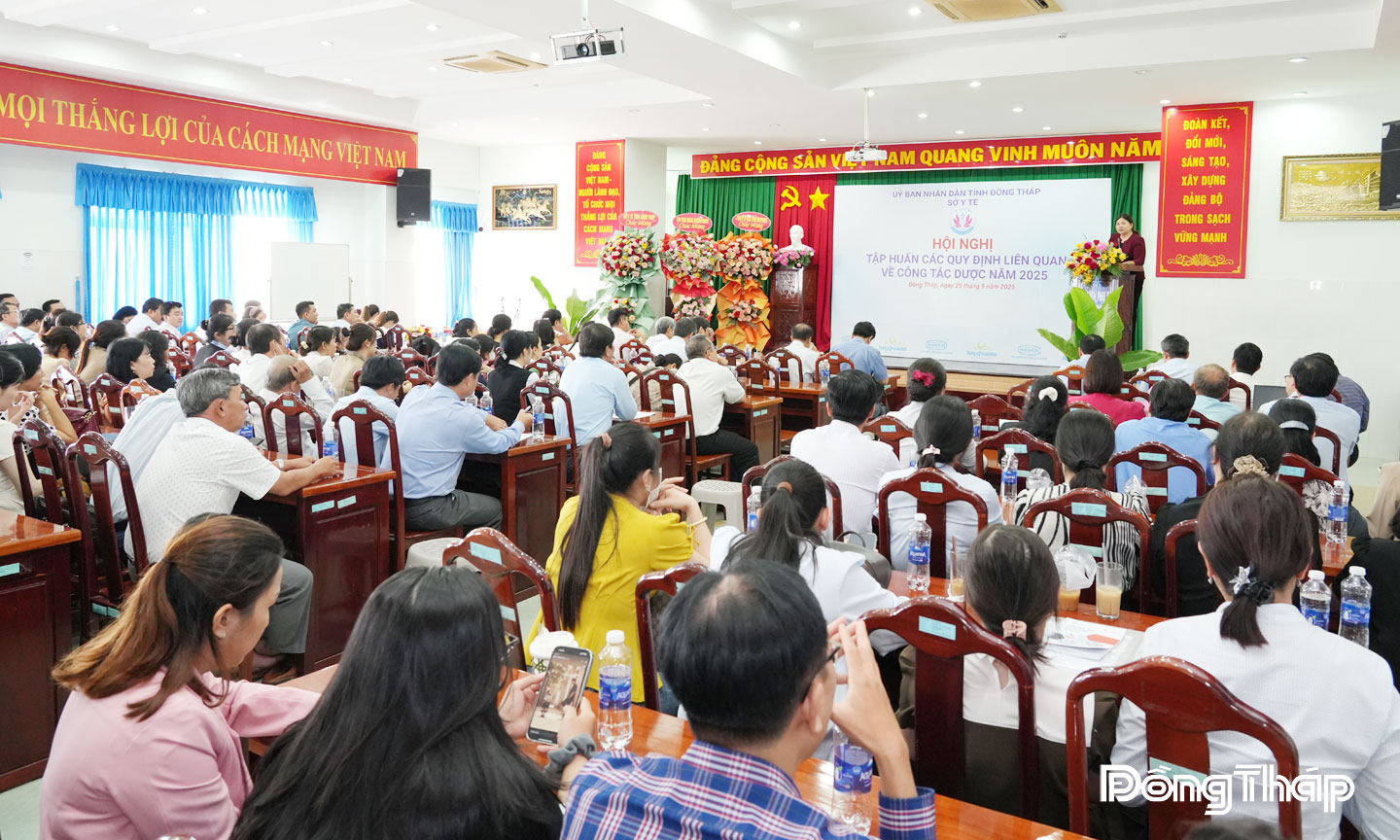 Các đại biểu dự hội nghị.