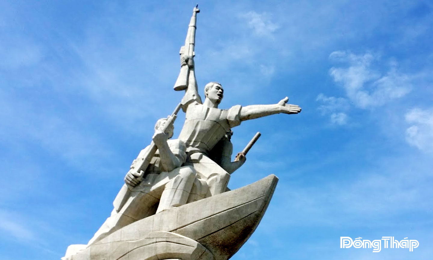 Tượng đài Chiến thắng Giồng Thị Đam - Gò Quản Cung.