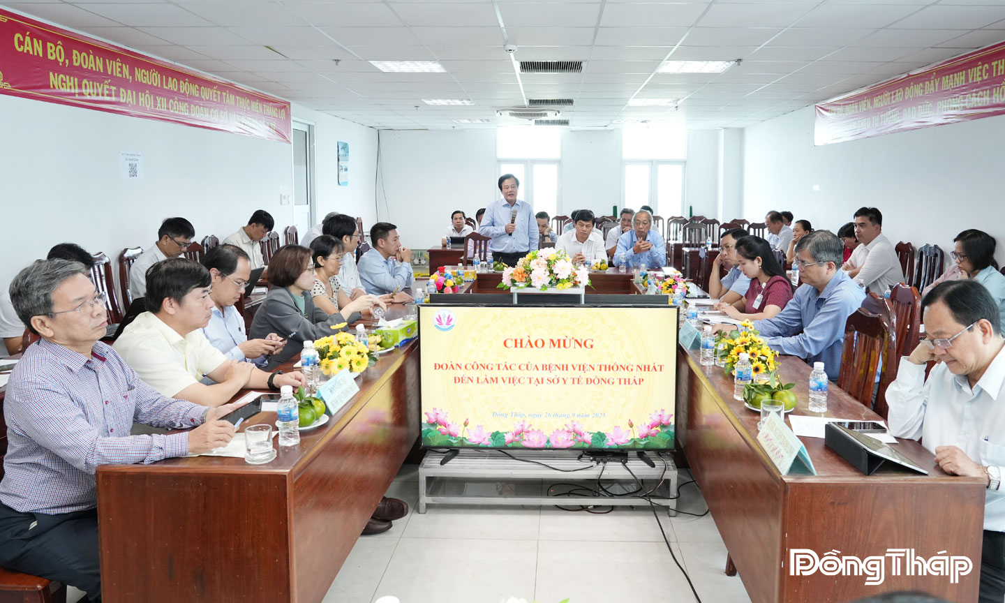 Thầy thuốc nhân dân, GS,TS, BS Tạ Văn Trầm, Giám đốc Bệnh viện Đa khoa Tiền Giang chia sẻ những kỹ thuật chuyên của bệnh viện đã thực hiện.