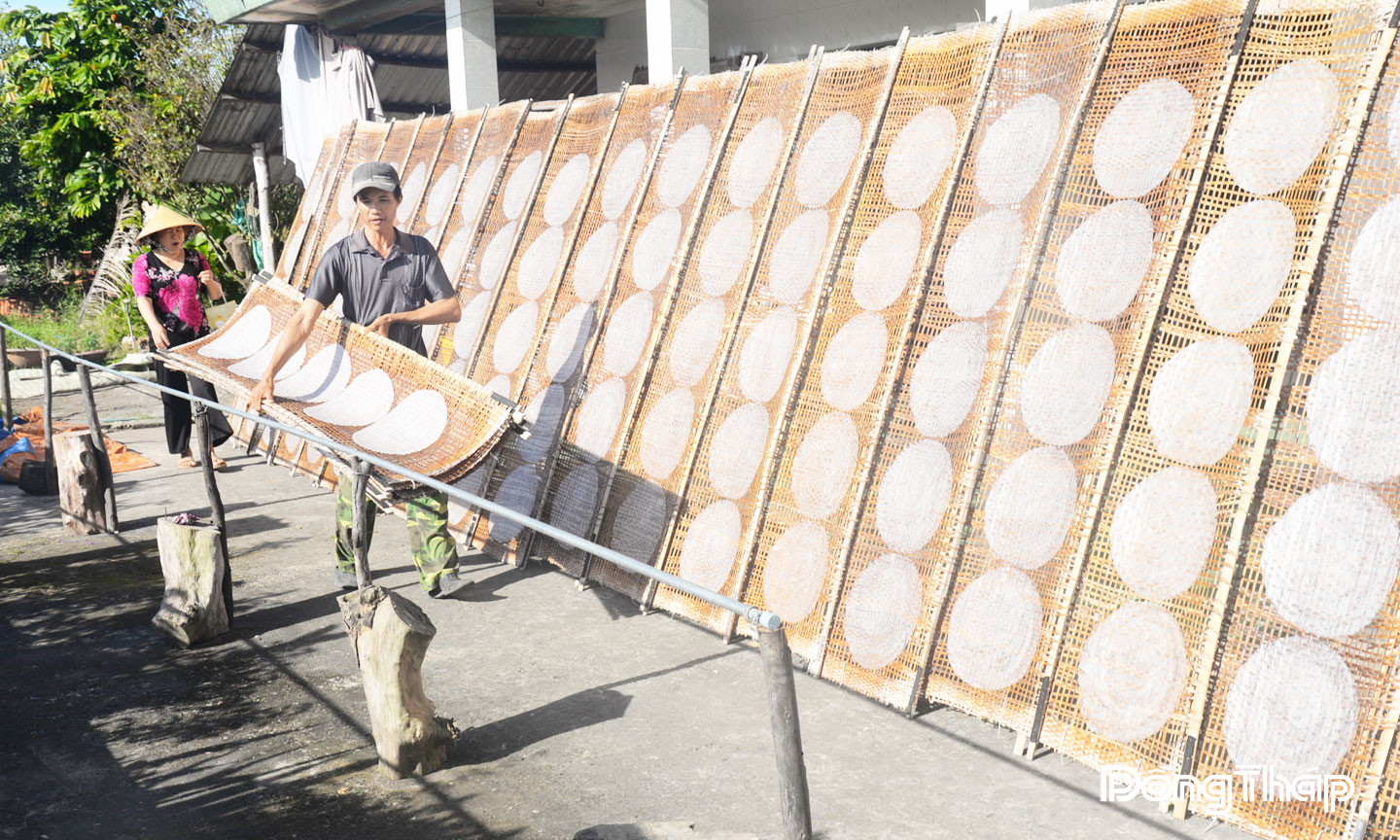 Làng nghề bánh tráng Hậu Thành (xã Hội Cư) giữ gìn nét văn hóa truyền thống đặc sắc ở địa phương.