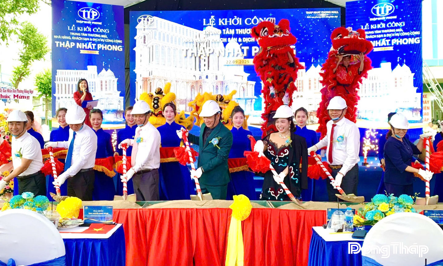 Lễ khởi công Trung tâm thương mại, nhà hàng, khách sạn và dịch vụ công cộng Thập Nhất Phong.