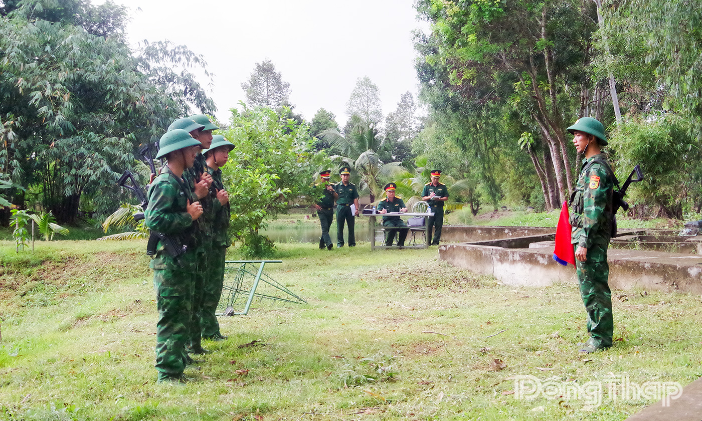 Kiểm tra huấn luyện chiến thuật chiến đấu.